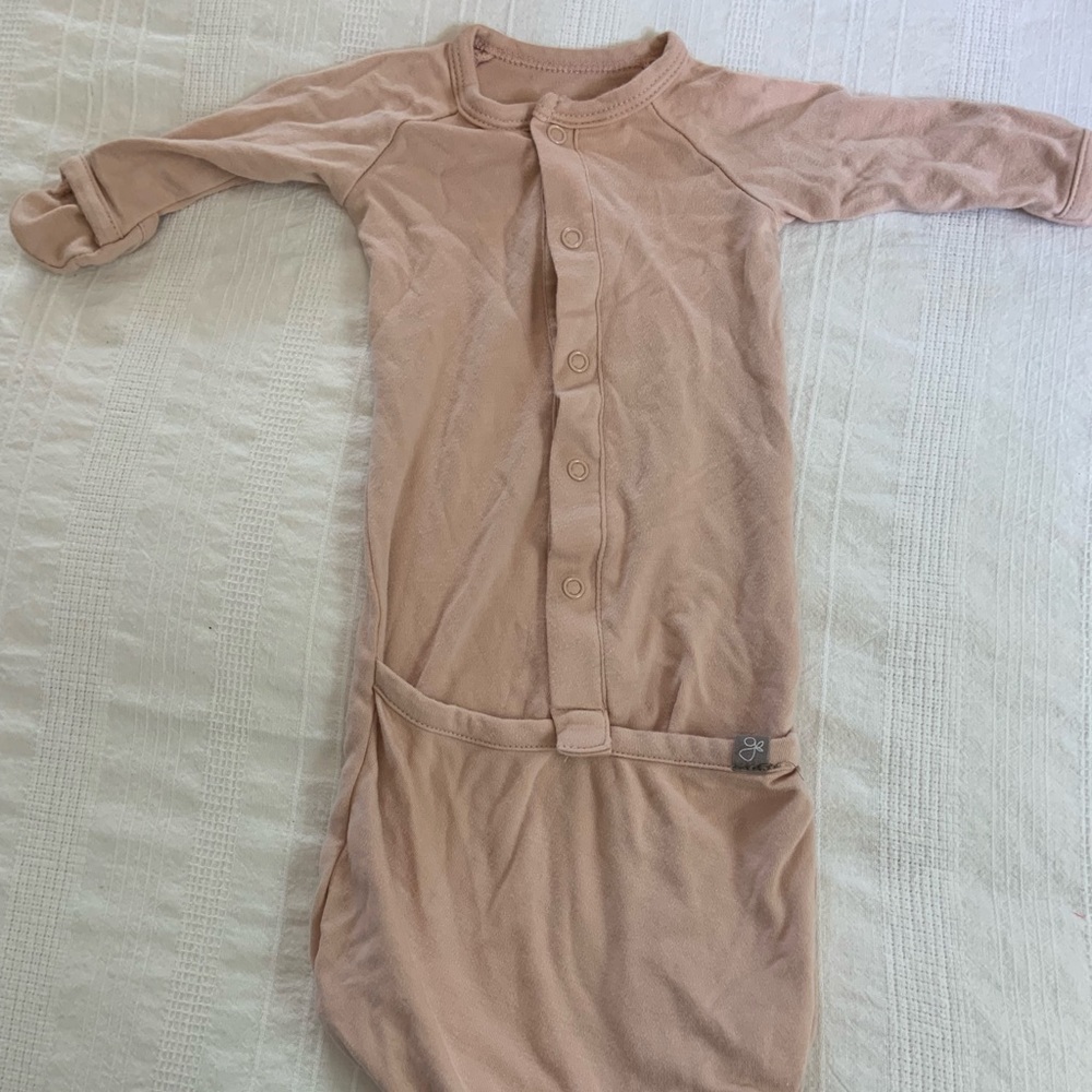 Goumi convertible sleeper